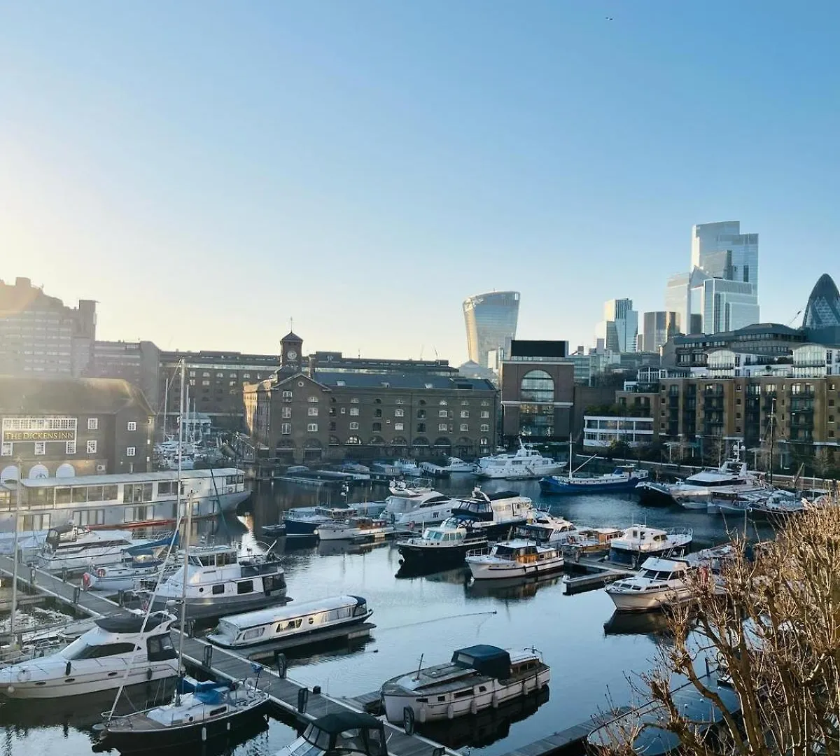 Scenic Apt In St Katharine Docks - Steps To Tower Bridge London Apartment